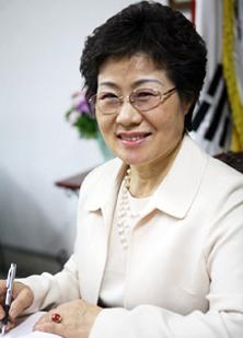 이홍자 서울사대여중 교장