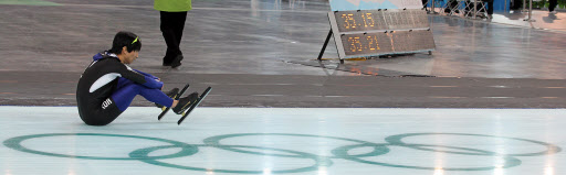 괜찮아… 아직 끝나지 않았어   스피드 스케이팅 500m에 출전한 이규혁이 16일 리치먼드 올림픽 오벌 경기장에서 1차 시기를 10위로 마친 뒤 망연자실해 있다.  밴쿠버 연합뉴스
