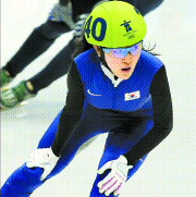 이은별이 21일 쇼트트랙 여자 1500m 결승에서 2위로 골인한 뒤 아쉬운 표정을 짓고 있다.  밴쿠버 연합뉴스