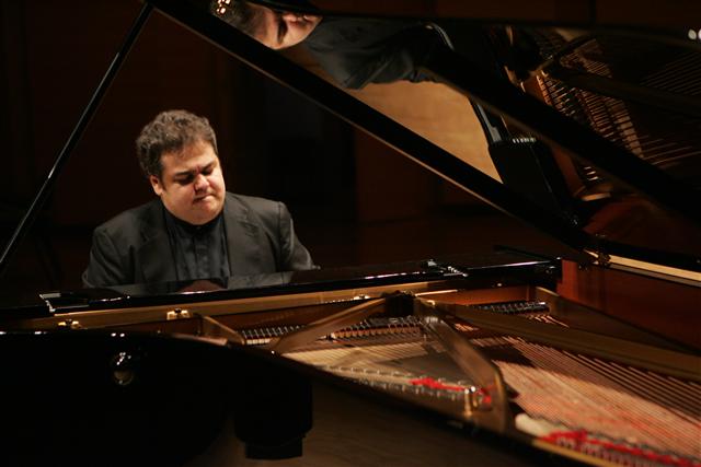 첫 내한 공연에서 서정성 넘치는 연주를 선보인 러시아의 피아니트스 아르카디 볼로도스. 성남아트센터 제공
