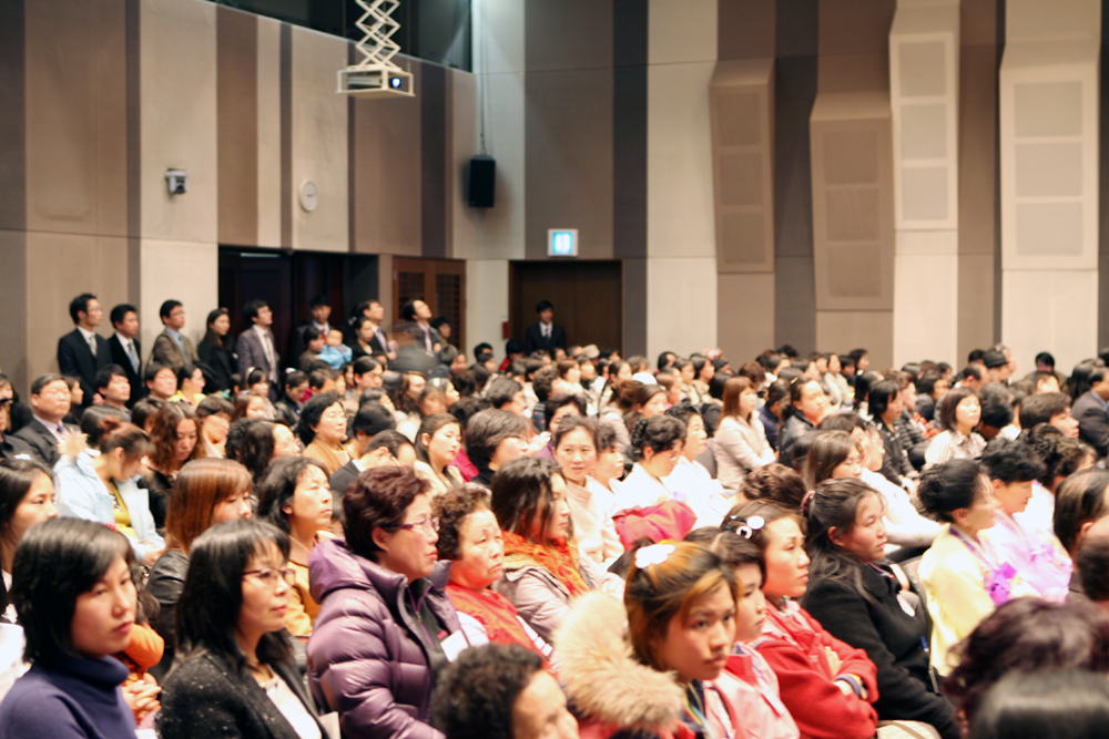 국내 다문화 관련 기관·단체의 연합기구인 한국다문화총연합회 출범식에서 참석한 다문화인들이 축사를 듣고 있다.