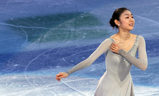 지난 28일(한국시간) 밴쿠버 퍼시픽 콜리시움에서 매혹적인 갈라쇼 연기를 하고 있는 김연아. 연합뉴스