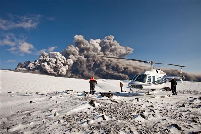 유럽 항공 대란을 일으켰던 아이슬란드 화산 분출 모습.  NGC 제공