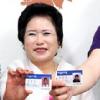 [현장 행정] 구로구 자원봉사자에 첫 전자카드 발급