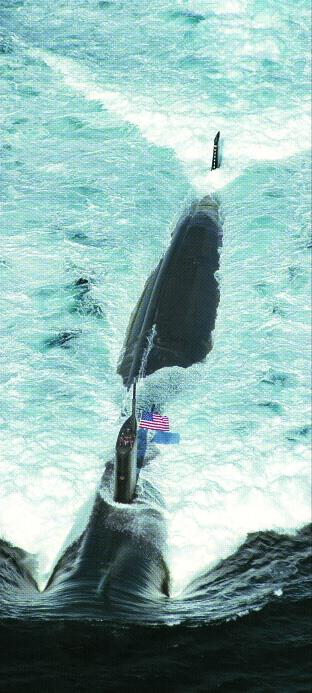 물살 가르는 美잠수함 ‘투산’  한·미 연합훈련 이틀째인 26일 작전해역인 동해상에서 훈련에 참가중인 미국 잠수함 투산이 물살을 가르며 힘차게 나아가고 있다. 사진공동취재단