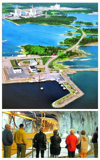 지난달 세계 최초로 고준위 방사성 폐기물 처분장 후보지로 선정된 스웨덴 외스트하마르시 포스마크 마을 전경(사진 위). 1980년대부터 원자력 발전소가 들어선 이곳에서 스웨덴 전력의 15%가 생산된다. 마을 주민들이 원전단지 내부의 중저준위 방사성 폐기물 처분장을 방문해 시설을 둘러보고 있다(아래). 바텐팔 제공