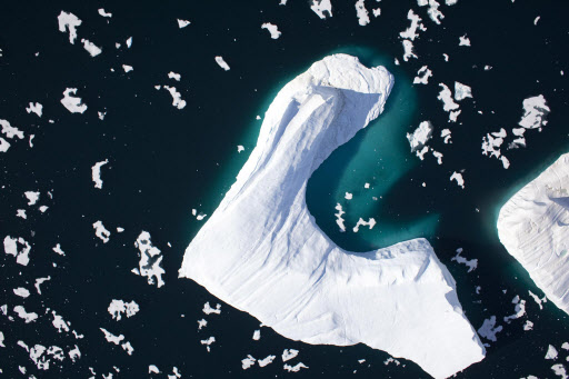 초대형 얼음 덩어리가 떨어져 나가기 전인 2009년 항공촬영한 페터만 빙하의 모습. 페터만 빙하는 260㎢ 규모의 일부분이 떨어져 나가면서 48년만의 최대 규모 빙하 분리로 기록됐다. 북극해 AFP 연합뉴스 
