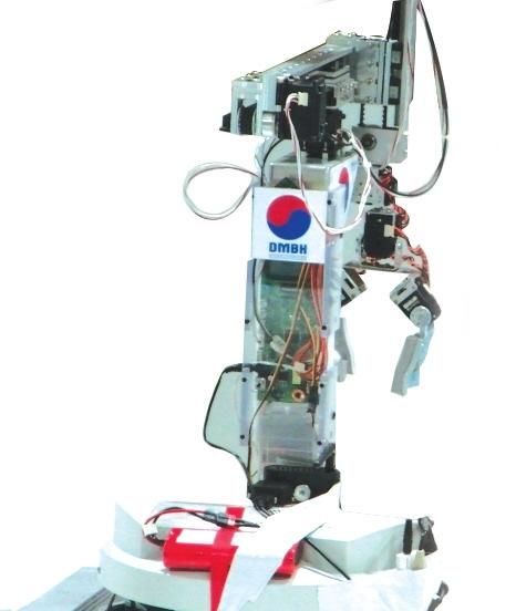 김원영군 등이 지난해 9월 캐나다 캘거리에서 열린 제40회 국제기능올림픽 ‘모바일 로보틱스’ 분야에 출품한 로봇팔. 서울신문 포토라이브러리