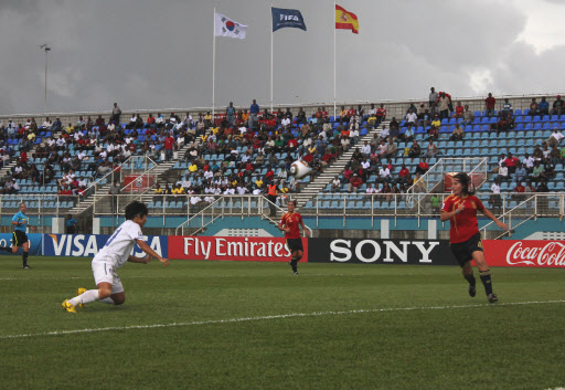 (코우바<트리니다드토바고>=연합뉴스) 양정우 특파원 = 국제축구연맹(FIFA) U-17 여자월드컵 4강전에서 ‘특급 스트라이커’ 여민지(17)가 스페인 골대를 향해 첫 골을 넣고 있다.