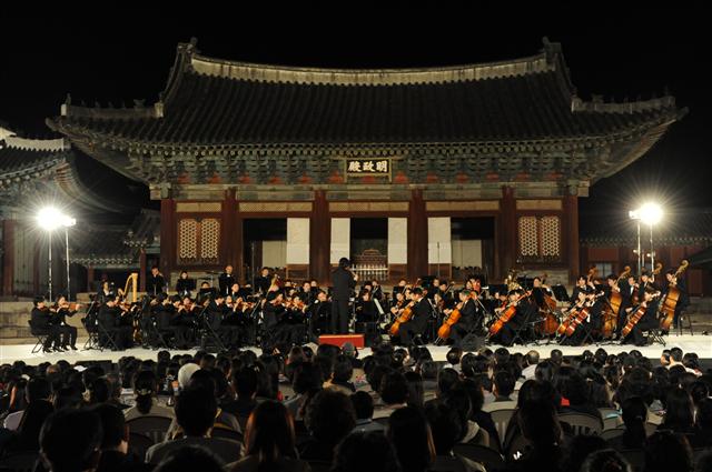 지난 8일 창경궁 명정전에서 열린 ‘클래식 오디세이’ 500회 특집 콘서트. KBS 제공