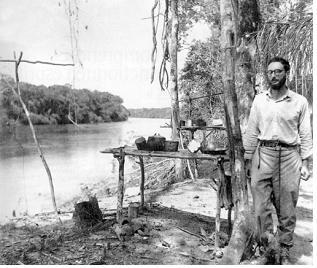 1930년대 중반 레비스트로스는 아마존 탐험을 통해 본격적으로 인류학에 입문하게 된다. 