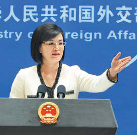 장위 중국 외교부 대변인이 21일 중국 어선 침몰과 6자회담에 관한 정례브리핑을 하고 있다. 베이징 신화 연합뉴스