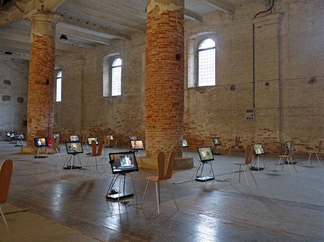 2010 베니스 건축 비엔날레 오스트리아관에 전시된 영상 작품.