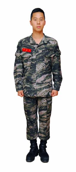 오는 9월부터 보급할 신형 디지털 전투복을 해병대원이 착용한 모습. 해병대 제공