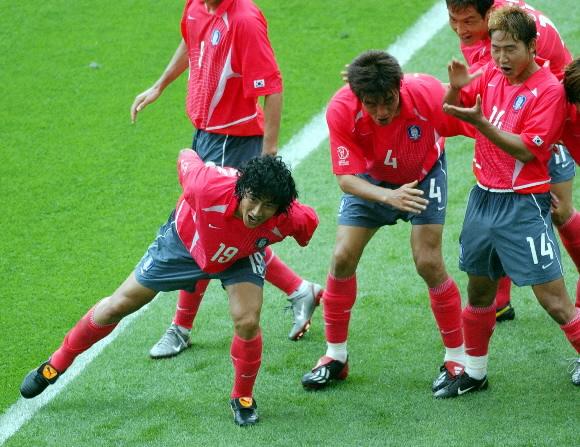 안정환 등 2002한일월드컵 한국대표팀의 ‘오노 세리머니’ 