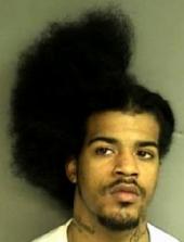 이발소에서 도망치다 잡힌 범인의 ‘엽기 머그샷’