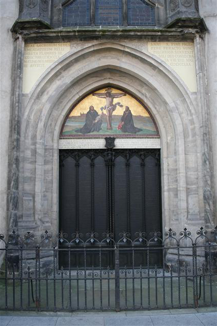 루터의 95개조 명제가 새겨진 비텐베르크 성곽교회 문.