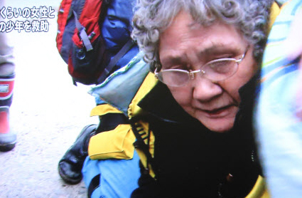 日 지진 9일만에 구출된 80세 여성