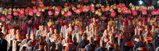 부처님 오신 날에 앞서 지난 7일 서울 도심에서 32만여명이 참여한 가운데 진행된 연등행렬 모습. 연합뉴스 