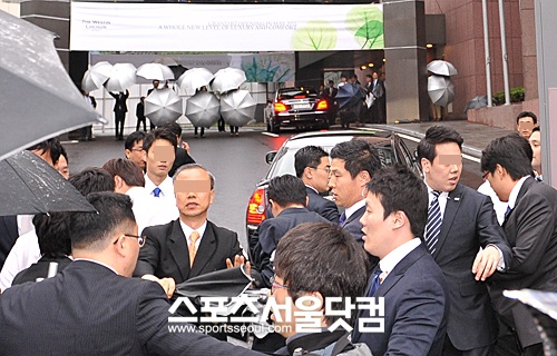 아수라장이 펼쳐진 정용진 신세계 부회장 결혼식장 바깥 모습/ 문병희 기자