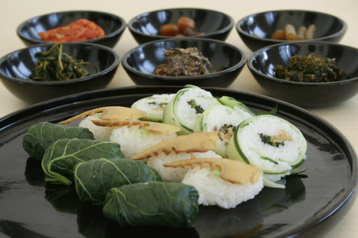 사찰 음식은 자연에서 재료를 얻어 담백하게 만들어 내는 것이 특징이다. 사진은 사찰 음식 전문 식당 ‘바루’의 단품 요리. 서울신문 포토라이브러리