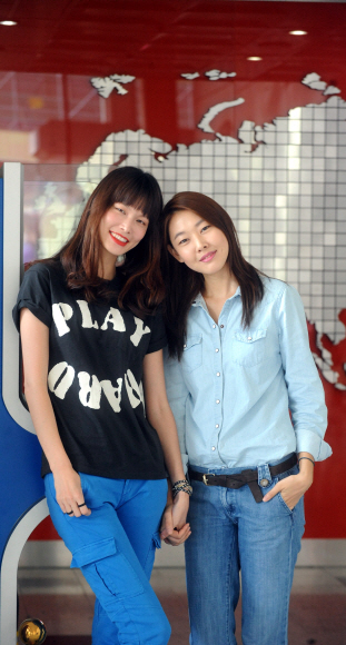 송경아(왼쪽)와 한혜진 안주영기자 jya@seoul.co.kr