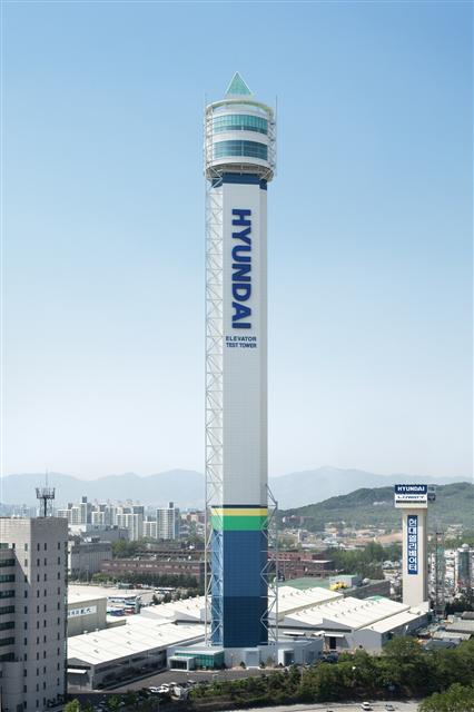 경기 이천 현대엘리베이터 본사에 자리잡고 있는 현대 아산타워. 세계에서 가장 빠른 분속 1080m의 엘리베이터가 설치돼 신제품 개발 등에 활용되고 있다. 현대엘리베이터 제공