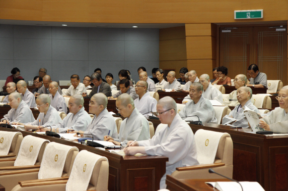 지난 20일 조계종 승가교육진흥위원회가 마련한 ‘한국불교 중흥을 위한 대토론회’ 모습. 출가자와 재가자의 역할을 정상화하기 위한 다양한 의견이 쏟아졌다.