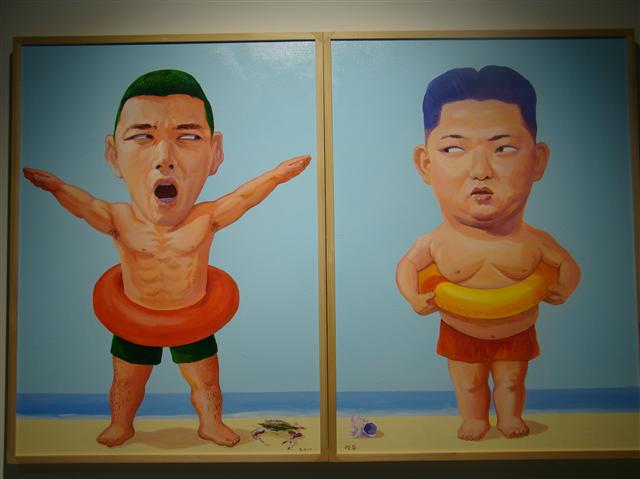 이명복 ‘두 남자’. 현빈(왼쪽)과 김정은을 나란히 배치했다.