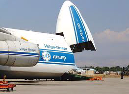 세계 10위의 항공화물 운송업체인 볼가 드네프르의 전용기가 중앙아시아국가에서 수송해 온 화물을 울리야놉스크 국제공항에 내리고 있다.