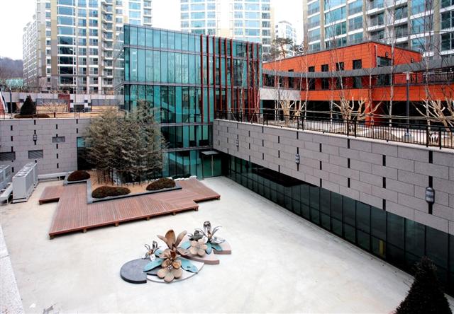 지열활용시스템을 갖춘 현대건설의 김포 고촌힐스테이트 커뮤니티 센터. 친환경·저에너지 아파트 단지의 대표적인 사례다.  현대건설 제공