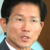 김문수 “박근혜는 교주님 신비주의 벗어나라”