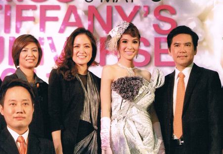 태국 미스 티파니 우승자인 탄야랏 지라팟파콘(오른쪽 두번째)