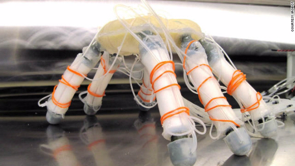 자유롭게 형태 변화를 하는 화학로봇인 ‘켐봇’. CNN 홈페이지