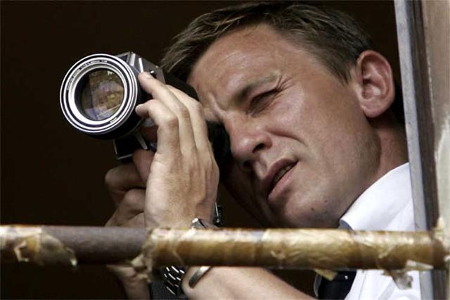 대니얼 크레이그는 ‘007 스카이폴’에서도 제임스 본드를 맡는다. 역대 본드 중 가장 인간적이고, 몸을 사리지 않는 액션으로 사랑받고 있다. 사진은 22편 ‘퀀텀 오브 솔라스’의 한 장면. 한국소니픽쳐스 릴리징브에나비스타영화 제공