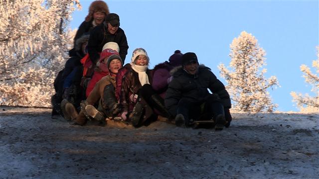 혹한 속에서 자연과 함께 살아가는 다르하드족 아이들의 겨울 이야기를 담은 EBS ‘세계의 아이들’.  EBS 제공