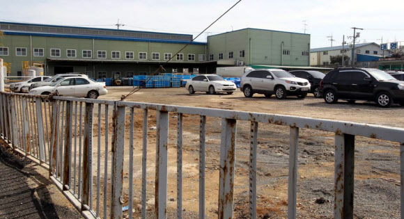 15일 충남 서산시의 한 공장에서 30대 남자가 직원들에게 수렵용 엽총을 난사해 1명이 숨지고 2명이 중상을 입었다. 사진은 사건이 발생한 공장 전경. 연합뉴스