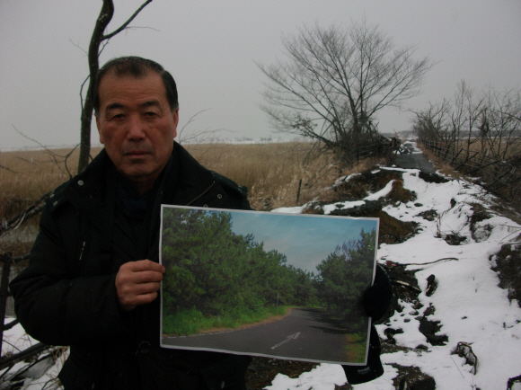 미야기현 나토리시 기타가마에 살고 있는 스즈키 에이지는 “해안림 식목사업을 통해 울창했던 옛 모습을 되살리겠다.”는 뜻을 밝혔다.