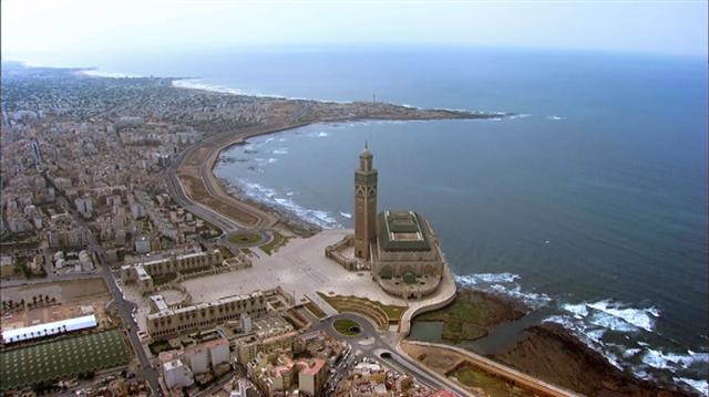 지브롤터 해협을 사이에 두고 유럽과 마주보는 지정학적 위치 탓에 모로코는 끊임없는 외침에 시달려야 했다. EBS 제공