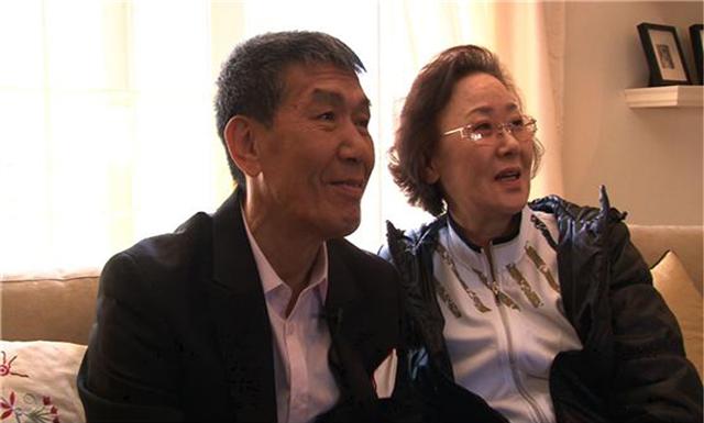 30여년 만에 만난 가수 박인수(왼쪽)씨 부부. 병마와 싸우며 기억을 잃은 박인수씨는 아내와 아들은 생생히 떠올리며 애틋한 그리움을 드러냈다. KBS 제공