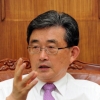 이한구 새누리 원내대표 “여야 함께 당론 최소화하자”