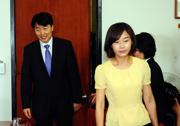 5일 서울 여의도 국회에서 열린 통합진보당 총회에서 이석기 의원과 김재연 의원이 입장하고 있다. 정연호기자 tpgod@seoul.co.kr