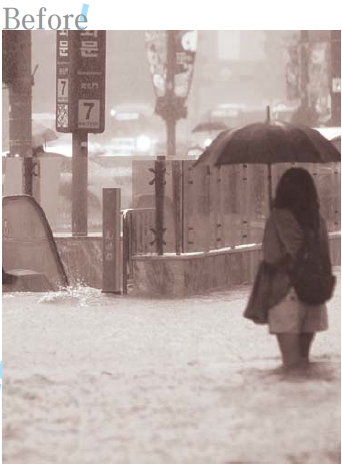 2010년 추석 연휴 첫날인 9월 21일 오후 서울에 시간당 최고 100㎜에 이르는 기습적인 폭우가 쏟아져 광화문을 물바다로 만들었다.  연합뉴스
