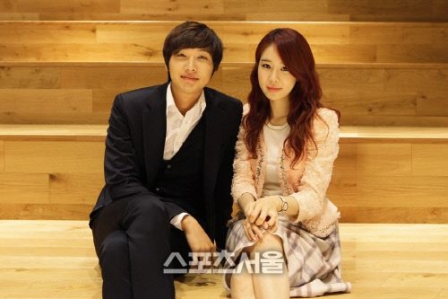 지현우(왼쪽)과 유인나는 tvN ‘인현왕후의 남자’에서 커플 호흡을 맞춘 뒤 실제 연인으로 발전했다. <br>제공 | CJ E&M