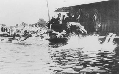 1900년 대회에 딱 한번 열린 수영 장애물.