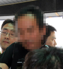 22일 숨진 채 발견된 경남 통영의 한아름양 살해 피의자 김모(44)씨가 통영경찰서로 들어서고 있다. 통영 연합뉴스