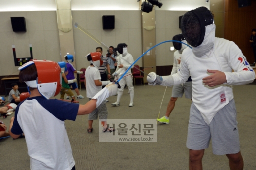 “나도 올림픽 메달 따야지”… 펜싱 열풍