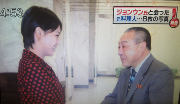후지모토 겐지(오른쪽)가 지난달 22일 평양에서 김정은 제1위원장의 부인 리설주와 만나고 있다.  TBS 화면 캡처
