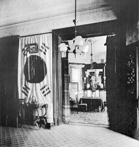 1903년에 촬영한 워싱턴DC의 옛 주미 대한제국 공사관 내부. 문화재청 제공