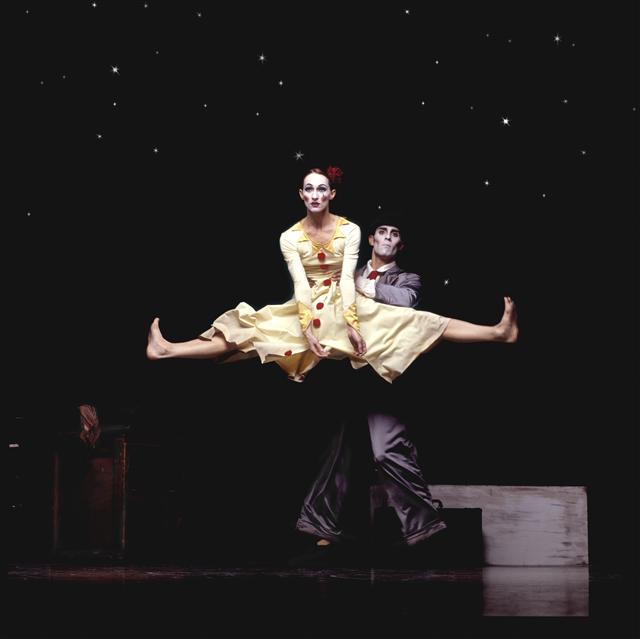 영국 램버트 댄스 컴퍼니가 2009년에 선보인 ‘허쉬’의 한 장면. 그해 비평가협회 무용상에서 최고 현대안무상을 수상했다. LG아트센터 제공